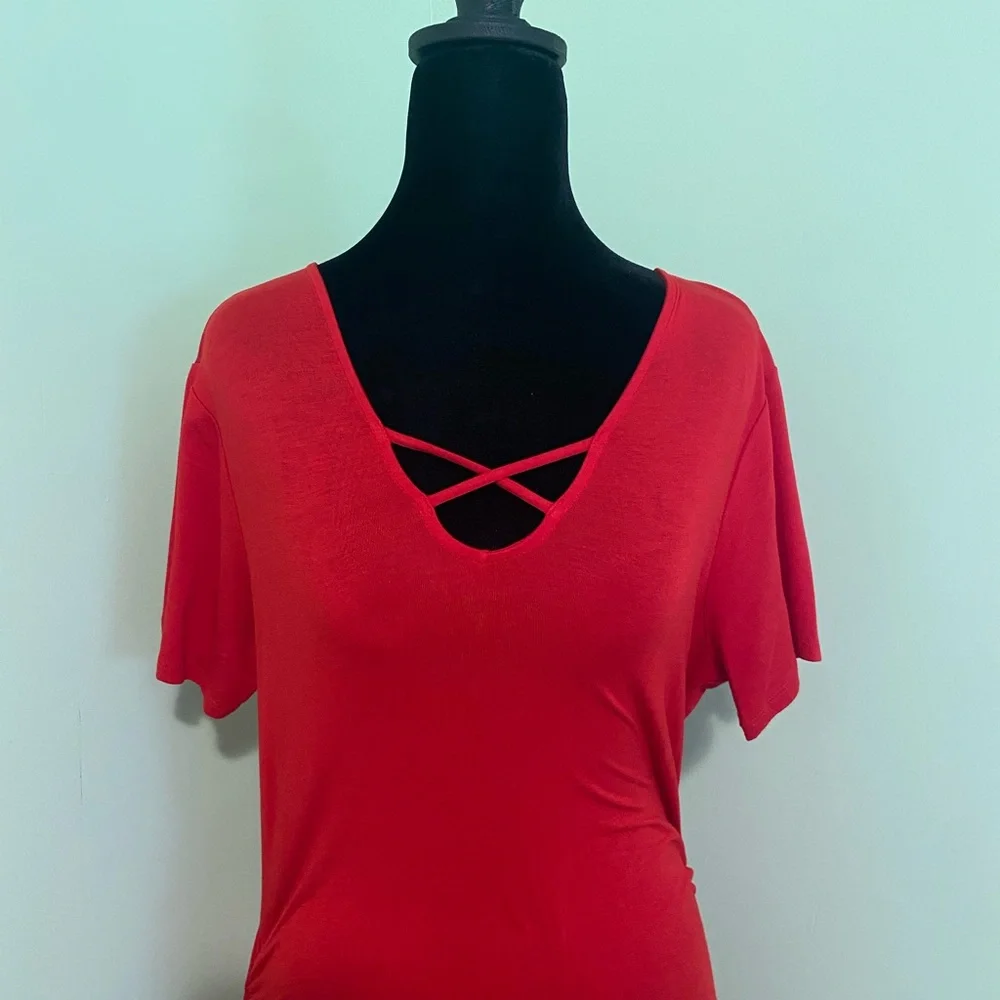 Elegant Red Maxi Dress - Picture 2 of 5
